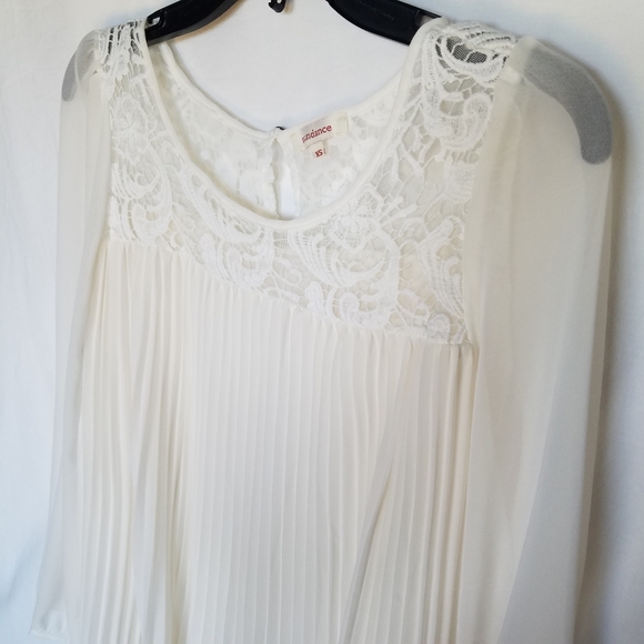 Sundance Peasant Style Lace Yoke Pleated Guinevere Blouse - Picture 6 of 12